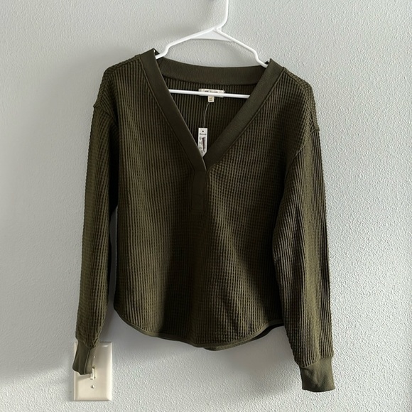 Madewell Brushed Waffle V-Neck Tee - Picture 2 of 7